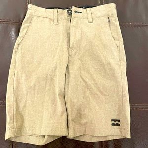 Boy land and water Billabong shorts